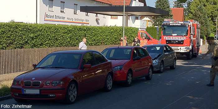 Auffahrunfall mit drei PKW in Eichenried